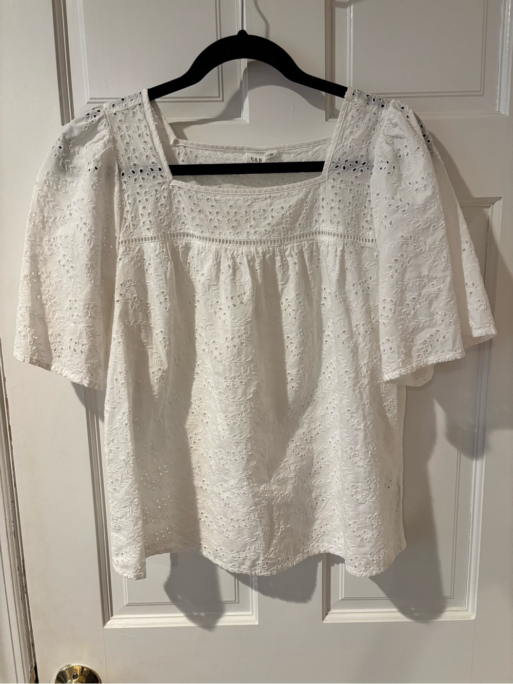 Gap M white eyelet top